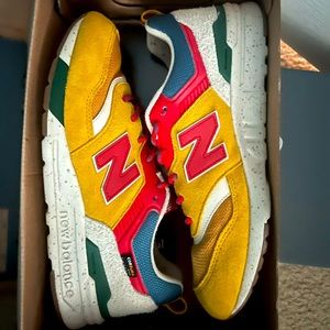 New balance tennis shoe.
